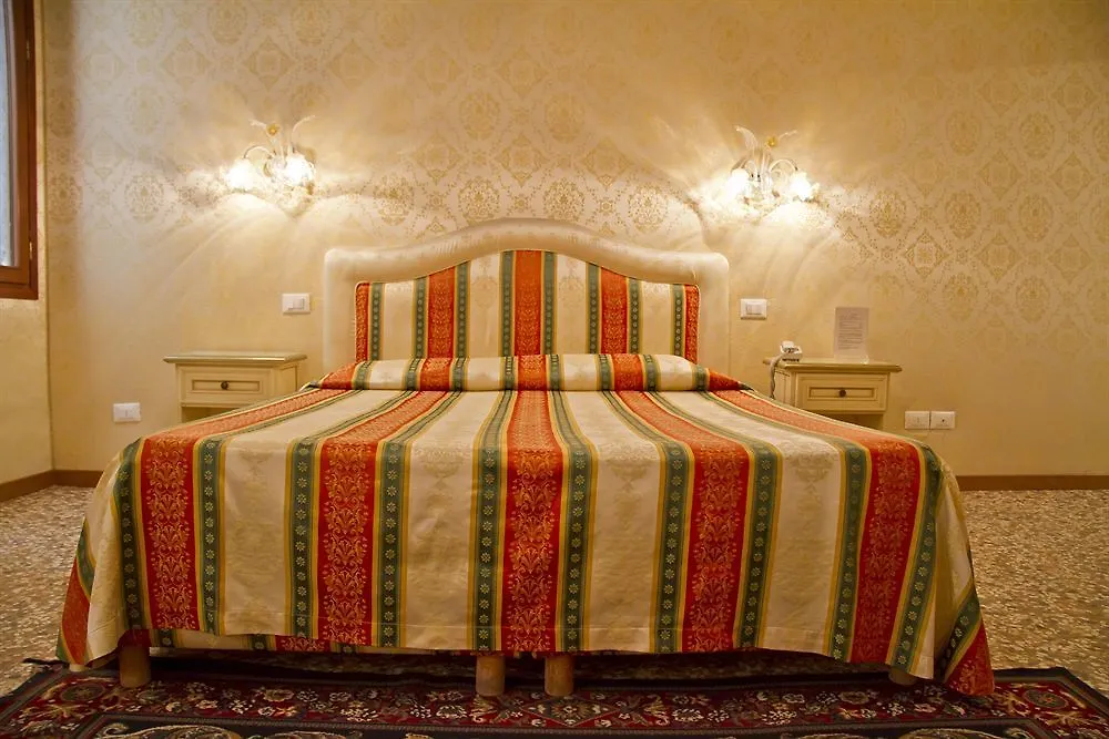 Residenza La Campana Hotel Venice Guest house